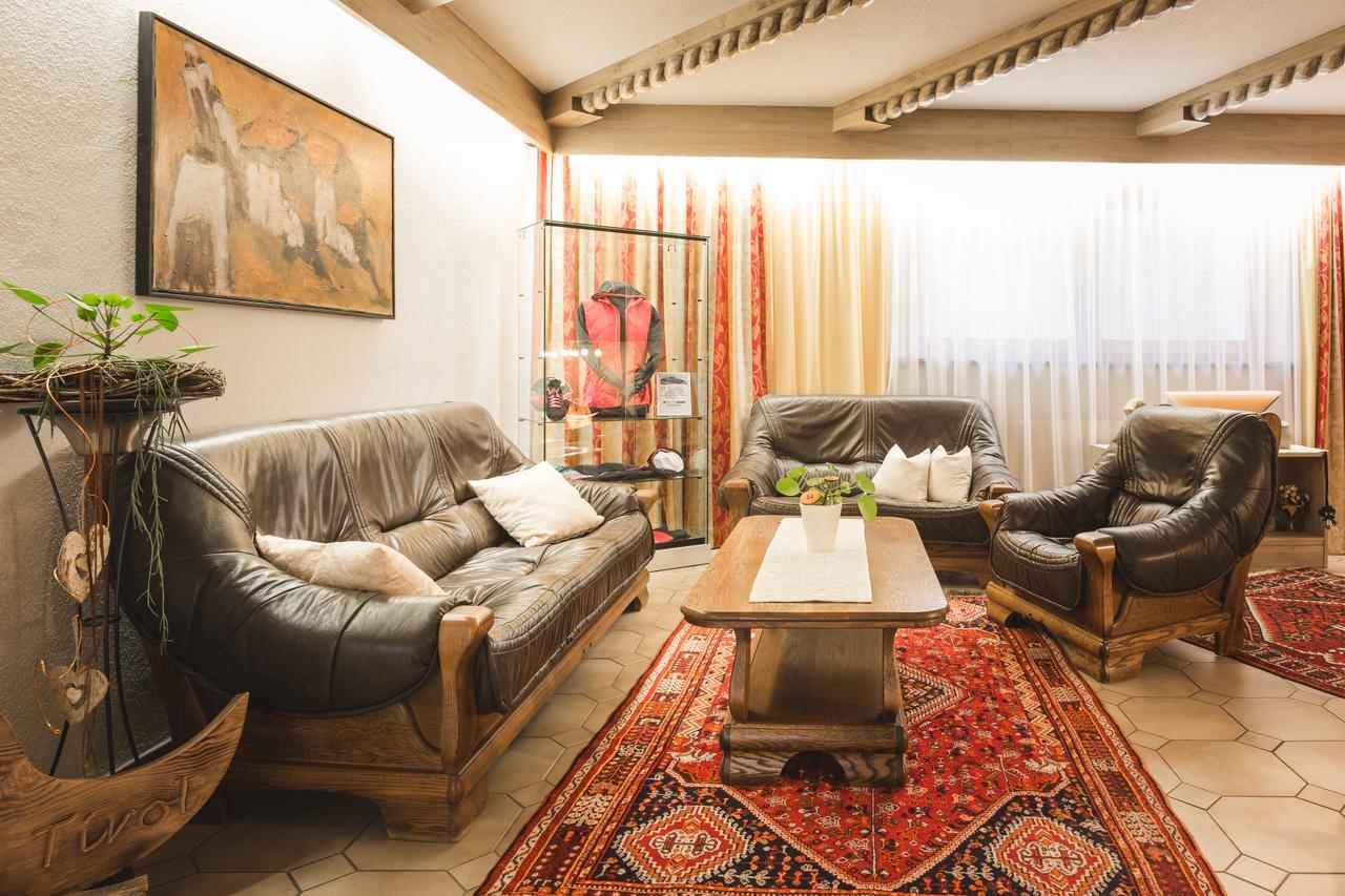 Hotel Garni Tirol لاديس المظهر الخارجي الصورة